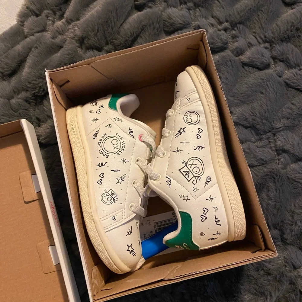 ✨LIMITED Edition ✨” André Saraiva “Kids' Stan Smith Sneaker size 7 (toddler) - Picture 14 of 14